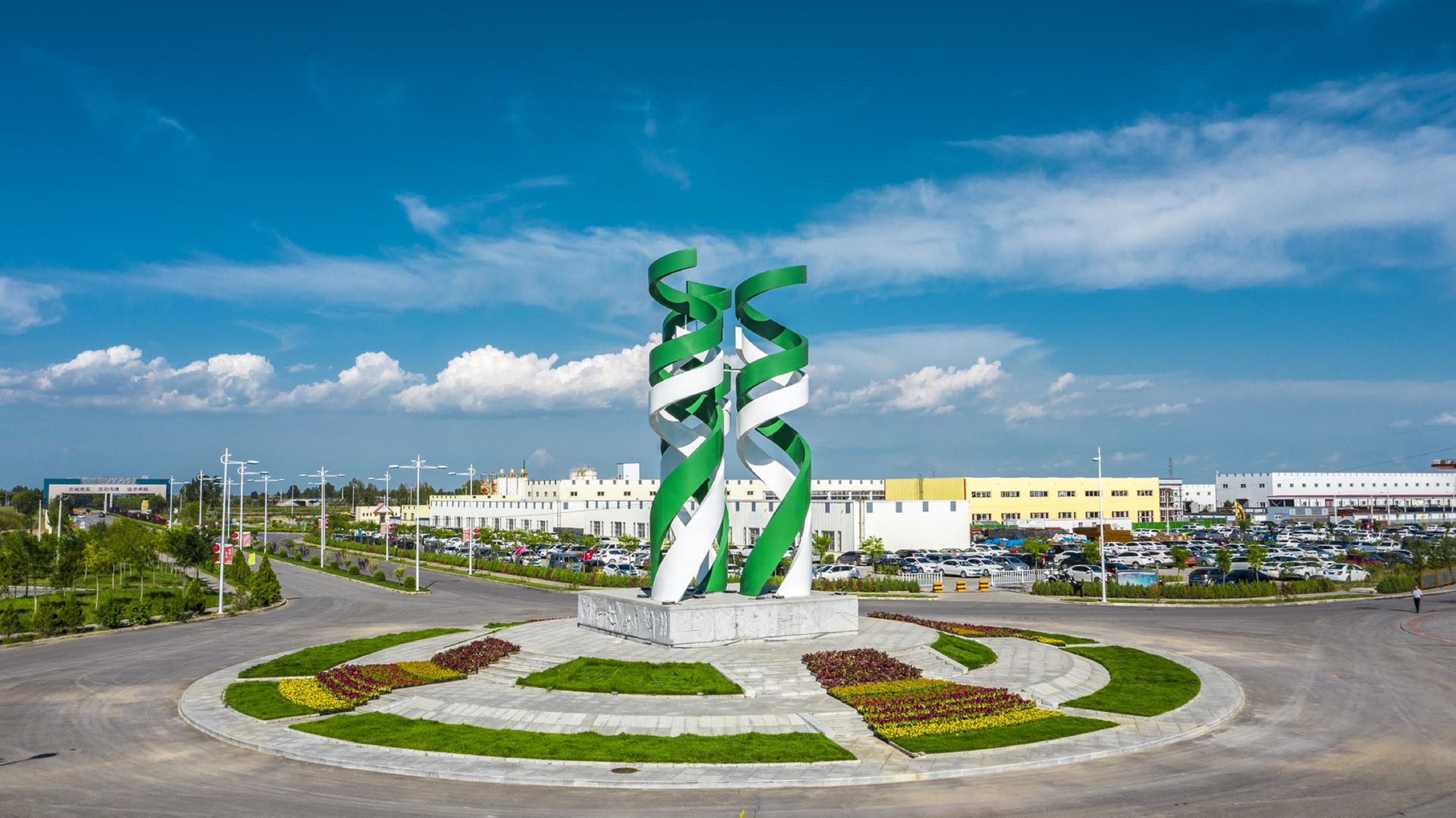 1612322108238975.jpeg (大)矿区中心雕塑.jpg